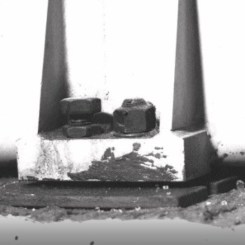 Mechanical Looseness at Machine Base